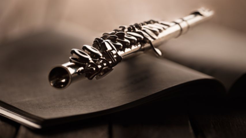 Słodkie dźwięki fletu traverso – historia i technika gry